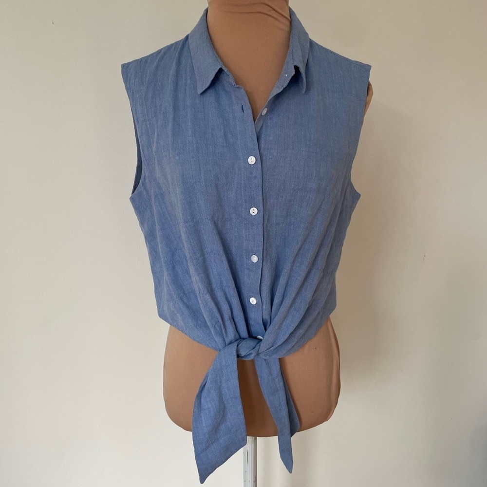 INTERMIX Tara Sleeveless Tie-Front Light Wash Blue Stretch Denim Shirt EUC Sz S